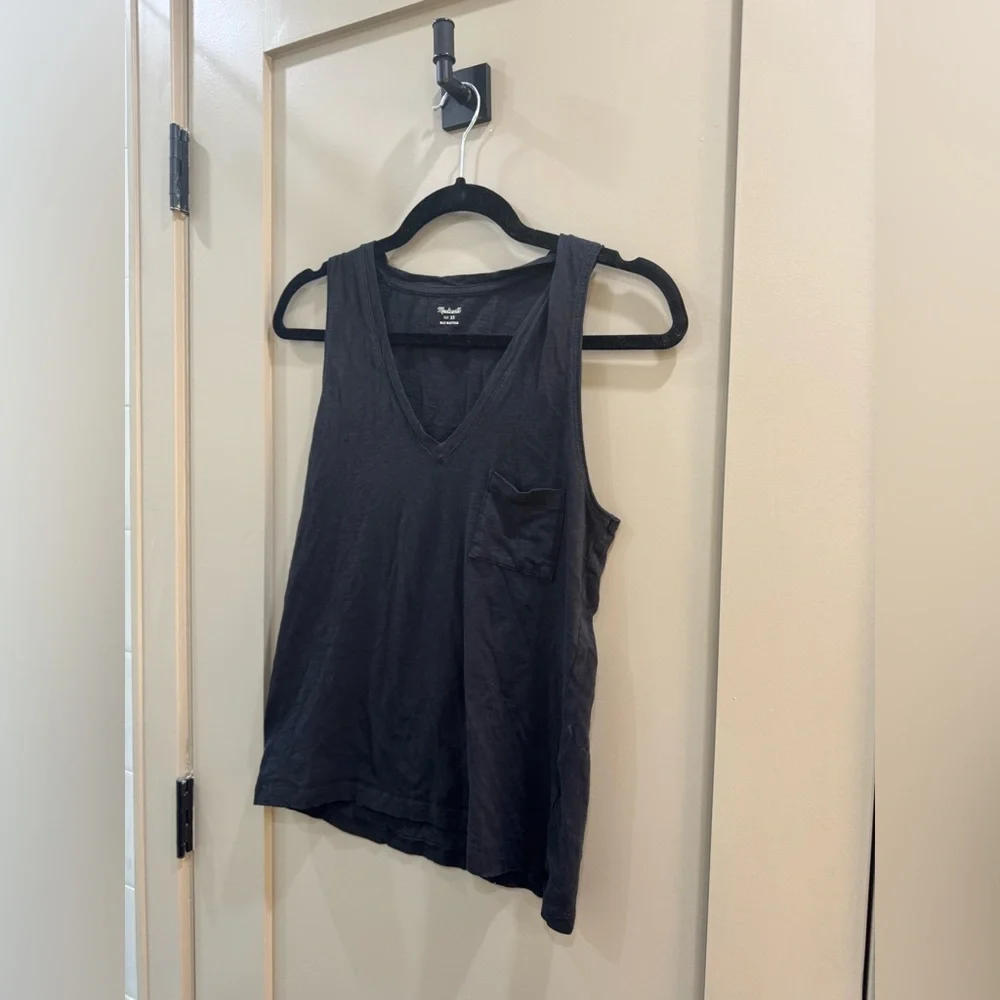 Madewell Whisper Olive V-Neck Pocket Tank - XS - Picture 3 of 6